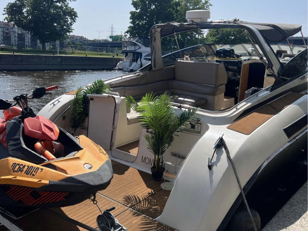 LUXURY 44 FT SILVERTON EXPRESS YATCH CHARTER